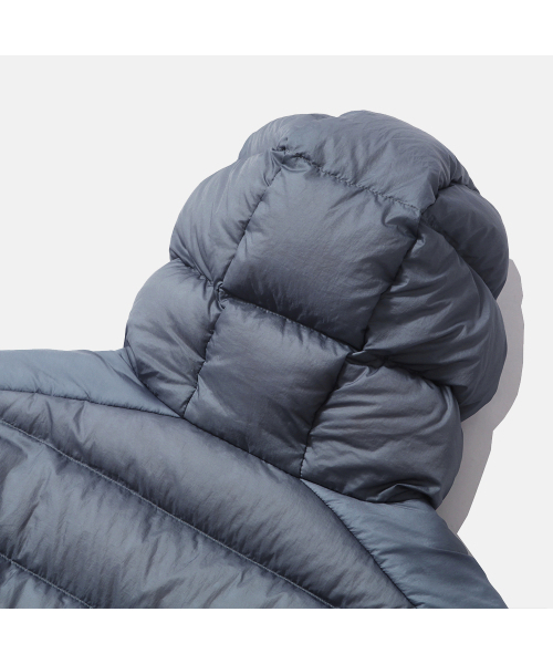 MOIF（モイフ）の「[AW25] HELIUM HOODED DOWN JACKET / SHEER DUSTY BLUE（ダウンジャケット/コート・メンズ・その他・2(M)/3(L)/1(S)）」の14枚目の写真