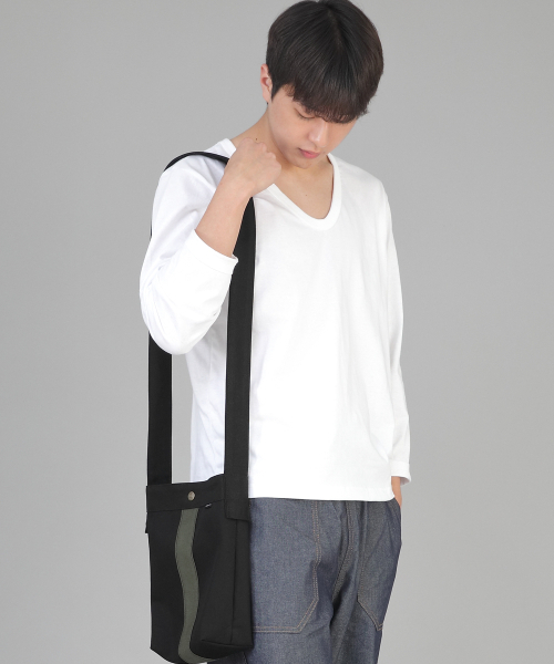 SAINTCREW(セントクルー)の「ボールドライン Mサイズ クロスバッグ LMC-128 ブラックカーキ(メッセンジャーバッグ・メンズ・その他・フリー)」の1枚目の写真