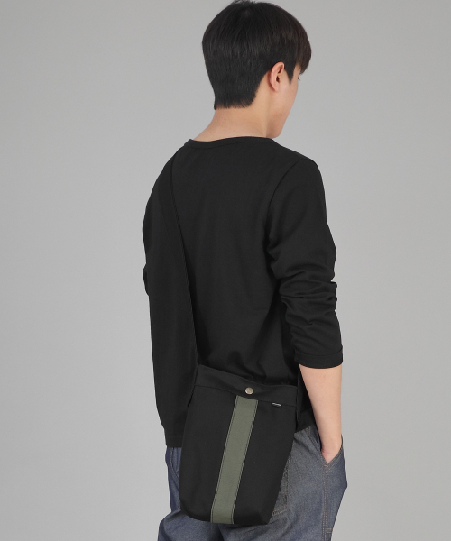 SAINTCREW(セントクルー)の「ボールドライン Mサイズ クロスバッグ LMC-128 ブラックカーキ(メッセンジャーバッグ・メンズ・その他・フリー)」の2枚目の写真