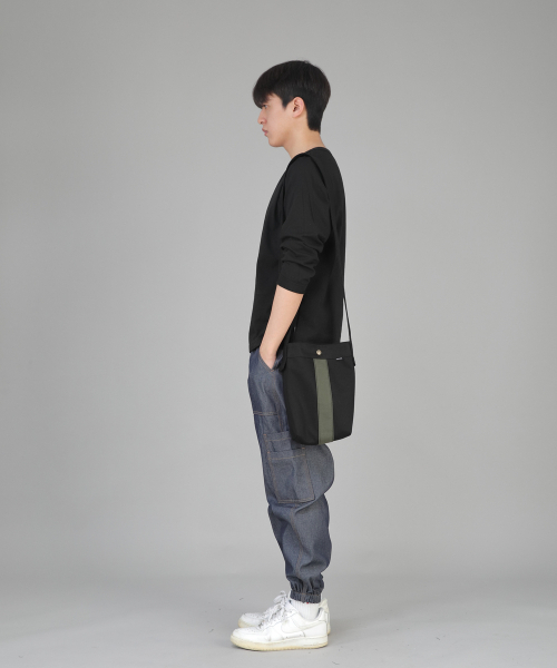 SAINTCREW(セントクルー)の「ボールドライン Mサイズ クロスバッグ LMC-128 ブラックカーキ(メッセンジャーバッグ・メンズ・その他・フリー)」の7枚目の写真