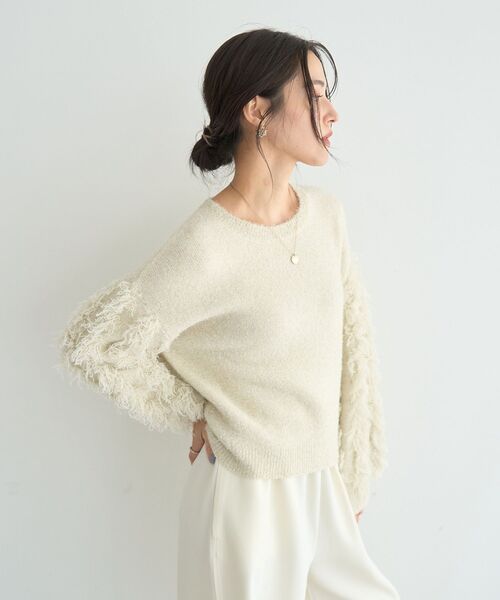 YECCA VECCA（イェッカヴェッカ）の「ラメフェザー袖フリンジニット（ニット/セーター・レディース・ブルー/チャコールグレー/アイボリー・FREE）」の10枚目の写真