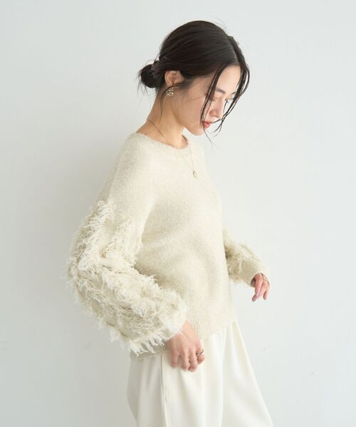 YECCA VECCA（イェッカヴェッカ）の「ラメフェザー袖フリンジニット（ニット/セーター・レディース・ブルー/チャコールグレー/アイボリー・FREE）」の11枚目の写真