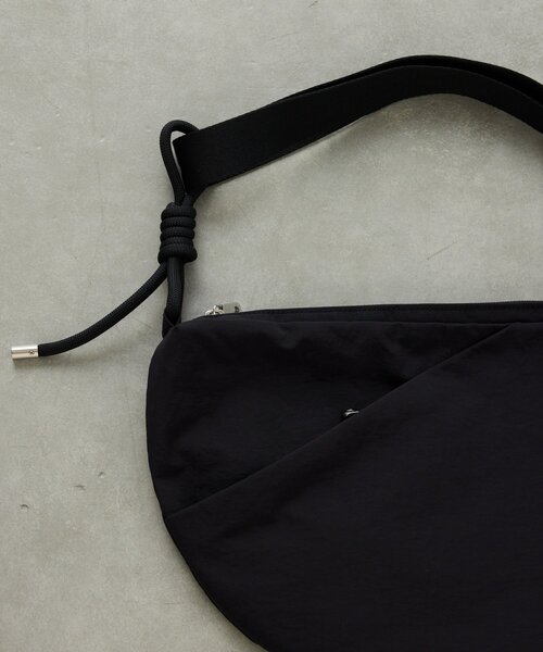 【ガリャルダガランテ】ボディバッグ　ブラック GALLARDAGALANTE（ガリャルダガランテ）の「クロスボディバッグ