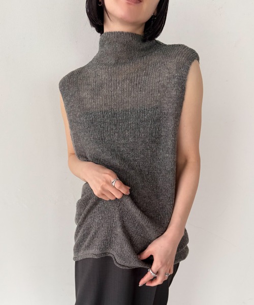 select MOCA by son(セレクトモカバイソン)の「ハイネックシアーノースリーブロングニット【by SON】(ニット/セーター・レディース・ブラウン/アイボリー/ブラック/グレー・FREE)」の1枚目の写真