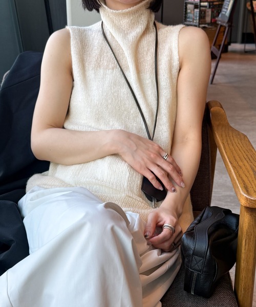 select MOCA by son(セレクトモカバイソン)の「ハイネックシアーノースリーブロングニット【by SON】(ニット/セーター・レディース・ブラウン/アイボリー/ブラック/グレー・FREE)」の14枚目の写真