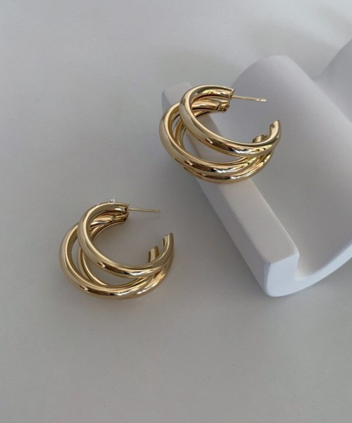 yu-ka(ユーカ)の「YU-KA:トリプルラインフープピアス triple line hoop pierce(ピアス(両耳用)・レディース・ゴールド/シルバー・FREE)」の3枚目の写真