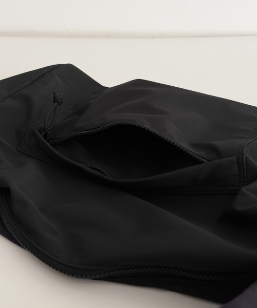 CANAL JEAN（キャナルジーン）の「Lakey Park　ナイロンメッセンジャーバッグ（メッセンジャーバッグ・レディース・ブラック・ONE SIZE）」の8枚目の写真