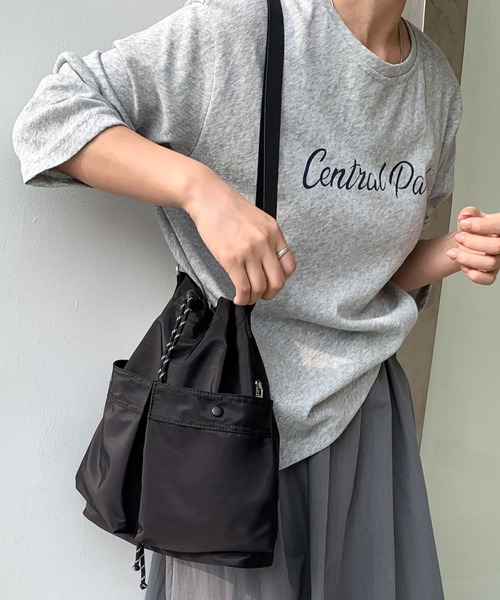FINEnough(ファインナフ)の「カラーザイルアウトポケットショルダーバッグ(ショルダーバッグ・レディース・カーキ/ブラック/ホワイト/ベージュ・FREE)」の7枚目の写真