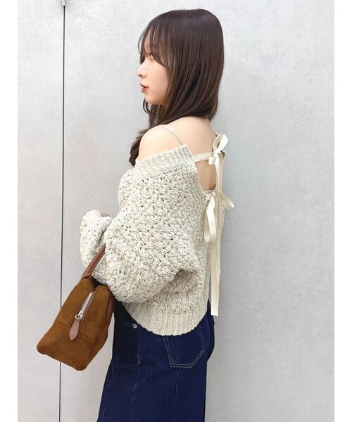 dazzlin（ダズリン）の「バックリボンリラクシーニット（ニット/セーター・レディース・ピンク/ベージュ/アイボリー/チャコールグレー・FREE）」の6枚目の写真