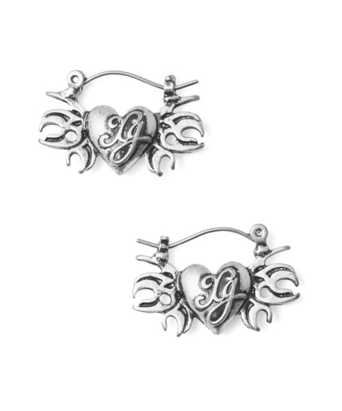 X-girl（エックスガール）の「TRIBAL HEART CHARM EARRINGS（ピアス（両耳用）・レディース・シルバー・ONE SIZE）」の6枚目の写真