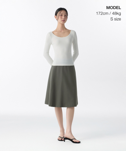 MUSINSA STANDARD WOMAN（ムシンサスタンダードウーマン）の「ウィメンズフレアミディスカート[ライトカーキ]（スカート・レディース・その他・LARGE/MEDIUM/SMALL/X-SMALL）」の2枚目の写真