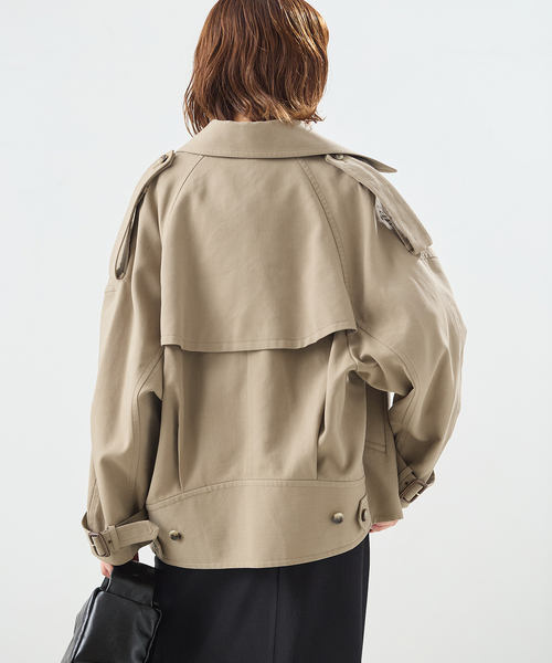 journal standard L'essage（ジャーナルスタンダードレサージュ）の「ショートドルマントレンチコート（トレンチコート・レディース・ベージュ・FREE）」の7枚目の写真