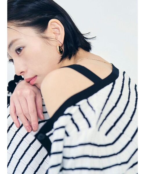 LAGUNAMOON(ラグナムーン)の「【FILA別注】ドライタッチバイカラーフリルデザインニットカーディガン(カーディガン/ボレロ・レディース・その他1/ベージュ/ブラック・FREE)」の3枚目の写真