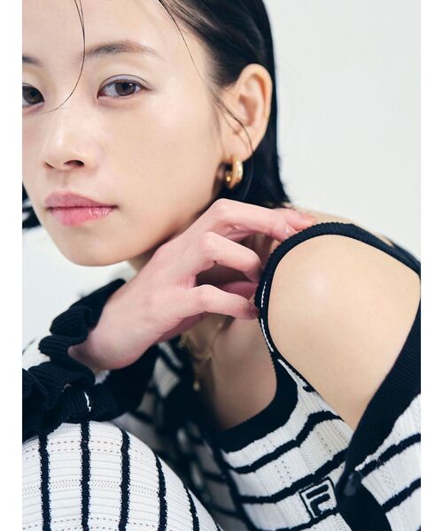 LAGUNAMOON(ラグナムーン)の「【FILA別注】ドライタッチバイカラーフリルデザインニットカーディガン(カーディガン/ボレロ・レディース・その他1/ベージュ/ブラック・FREE)」の5枚目の写真