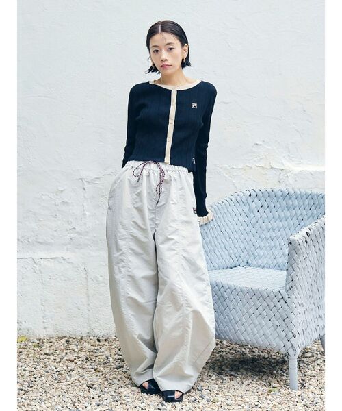 LAGUNAMOON(ラグナムーン)の「【FILA別注】ドライタッチバイカラーフリルデザインニットカーディガン(カーディガン/ボレロ・レディース・その他1/ベージュ/ブラック・FREE)」の13枚目の写真