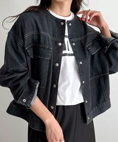 fredy emue（フレディエミュ）の「ニュアンスデニムノーカラージャケット（ノーカラージャケット・レディース・ブラック/アイボリー・38）」の2枚目の写真