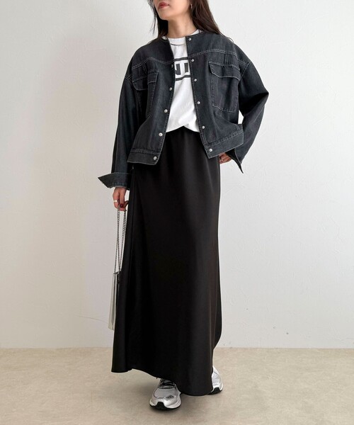 fredy emue（フレディエミュ）の「ニュアンスデニムノーカラージャケット（ノーカラージャケット・レディース・ブラック/アイボリー・38）」の3枚目の写真