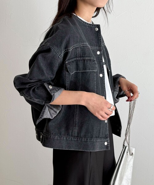 fredy emue（フレディエミュ）の「ニュアンスデニムノーカラージャケット（ノーカラージャケット・レディース・ブラック/アイボリー・38）」の6枚目の写真