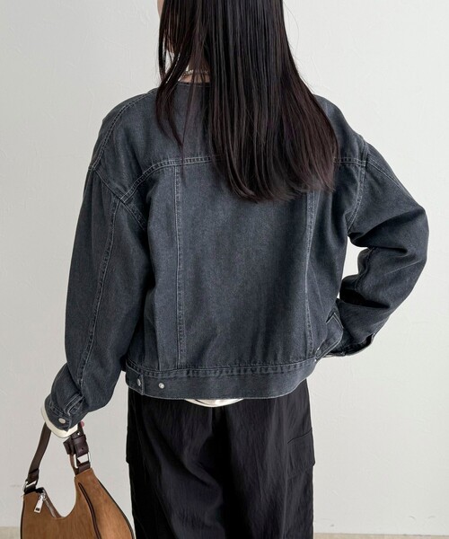 fredy emue（フレディエミュ）の「ニュアンスデニムノーカラージャケット（ノーカラージャケット・レディース・ブラック/アイボリー・38）」の18枚目の写真
