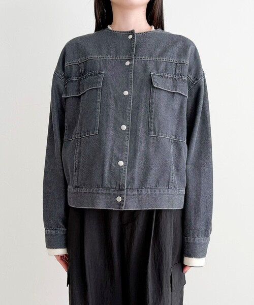 fredy emue（フレディエミュ）の「ニュアンスデニムノーカラージャケット（ノーカラージャケット・レディース・ブラック/アイボリー・38）」の20枚目の写真
