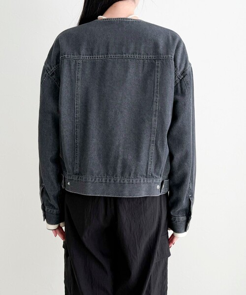 fredy emue（フレディエミュ）の「ニュアンスデニムノーカラージャケット（ノーカラージャケット・レディース・ブラック/アイボリー・38）」の22枚目の写真