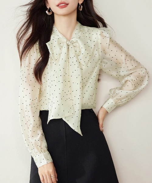 ReRe(リリ)の「ドット柄×ボウタイ付きシアーブラウス(シャツ/ブラウス・レディース・ベージュ・MEDIUM/LARGE/X-LARGE)」の1枚目の写真