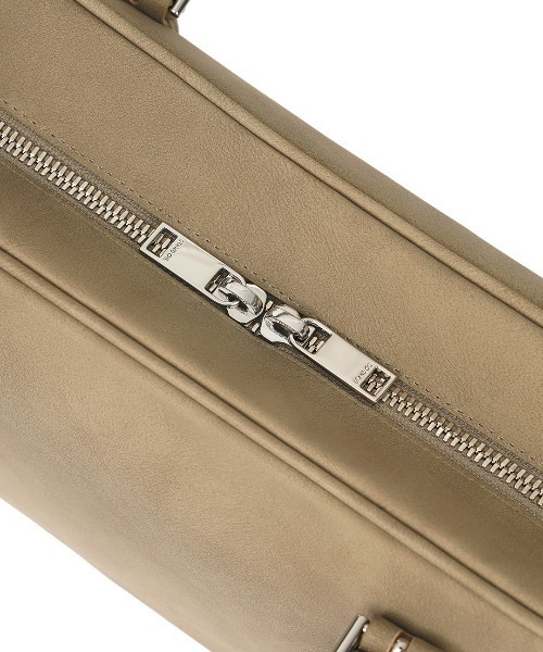 STANDOIL（スタンドオイル）の「STAND OIL/スタンドオイル Square Bowling Bag ブランドロゴ スクエアボウリングバッグ ハンドバッグ 2026年春夏（ハンドバッグ・レディース・ブラック/ベージュ/レッド・FREE）」の16枚目の写真