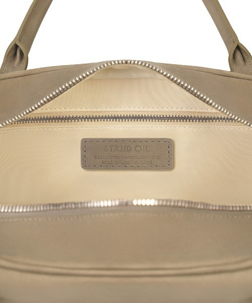 STANDOIL（スタンドオイル）の「STAND OIL/スタンドオイル Square Bowling Bag ブランドロゴ スクエアボウリングバッグ ハンドバッグ 2026年春夏（ハンドバッグ・レディース・ブラック/ベージュ/レッド・FREE）」の19枚目の写真