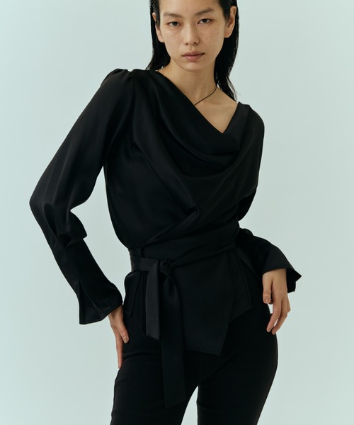 DRWCYS（ドロシーズ）の「ソフトドレープラップサテンブラウス（シャツ/ブラウス・レディース・アイボリー/ブラック・FREE）」の21枚目の写真