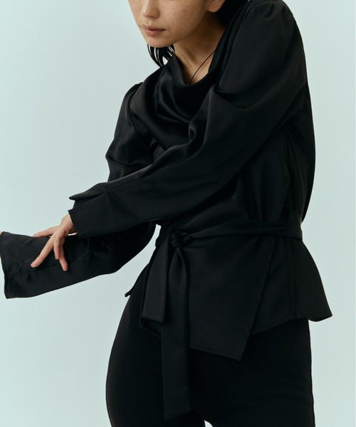 DRWCYS（ドロシーズ）の「ソフトドレープラップサテンブラウス（シャツ/ブラウス・レディース・アイボリー/ブラック・FREE）」の3枚目の写真