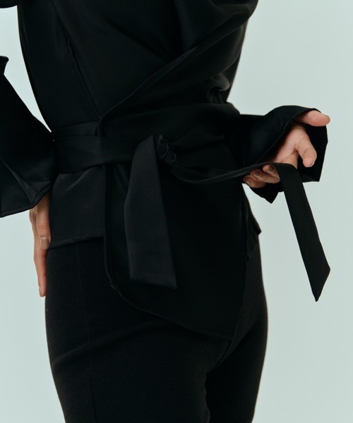 DRWCYS（ドロシーズ）の「ソフトドレープラップサテンブラウス（シャツ/ブラウス・レディース・アイボリー/ブラック・FREE）」の4枚目の写真