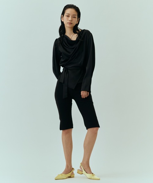 DRWCYS（ドロシーズ）の「ソフトドレープラップサテンブラウス（シャツ/ブラウス・レディース・アイボリー/ブラック・FREE）」の7枚目の写真