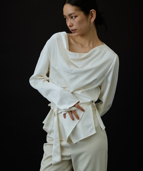 DRWCYS（ドロシーズ）の「ソフトドレープラップサテンブラウス（シャツ/ブラウス・レディース・アイボリー/ブラック・FREE）」の12枚目の写真