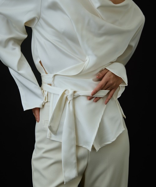 DRWCYS（ドロシーズ）の「ソフトドレープラップサテンブラウス（シャツ/ブラウス・レディース・アイボリー/ブラック・FREE）」の15枚目の写真