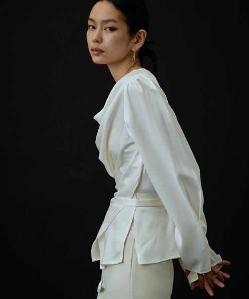 DRWCYS（ドロシーズ）の「ソフトドレープラップサテンブラウス（シャツ/ブラウス・レディース・アイボリー/ブラック・FREE）」の14枚目の写真