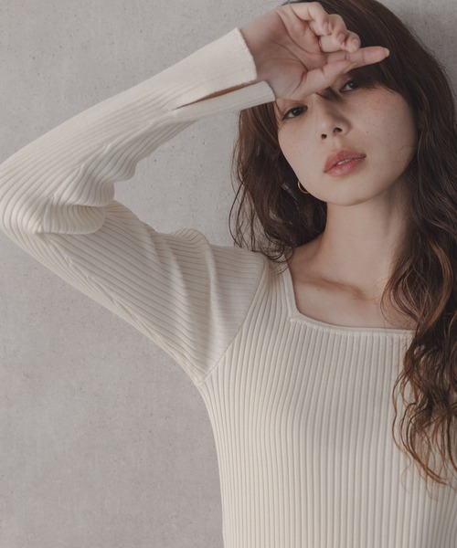 URBAN RESEARCH Sonny Label(アーバンリサーチサニーレーベル)の「『ZOZO先行予約』『WEB限定』シルク混スクエアネックニット(ニット/セーター・レディース・グリーン系その他/ブラック/オフホワイト・FREE)」の1枚目の写真