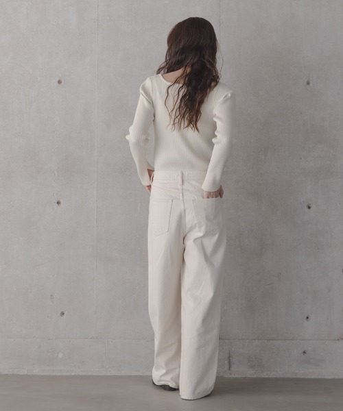 URBAN RESEARCH Sonny Label(アーバンリサーチサニーレーベル)の「『ZOZO先行予約』『WEB限定』シルク混スクエアネックニット(ニット/セーター・レディース・グリーン系その他/ブラック/オフホワイト・FREE)」の9枚目の写真