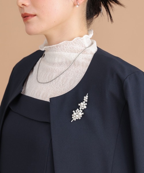 Bou Jeloud（ブージュルード）の「パールモチーフブローチ（ブローチ/コサージュ・レディース・ゴールド・ONESIZE）」の2枚目の写真