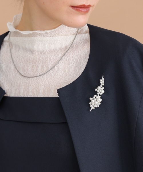 Bou Jeloud（ブージュルード）の「パールモチーフブローチ（ブローチ/コサージュ・レディース・ゴールド・ONESIZE）」の3枚目の写真