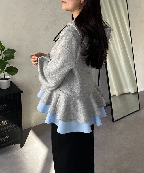 prose verse(プロズヴェール)の「裾レイヤードフリルペプラムパーカー(パーカー・レディース・ブラック/グレー・LARGE/MEDIUM)」の4枚目の写真