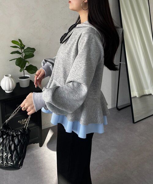 prose verse(プロズヴェール)の「裾レイヤードフリルペプラムパーカー(パーカー・レディース・ブラック/グレー・LARGE/MEDIUM)」の5枚目の写真