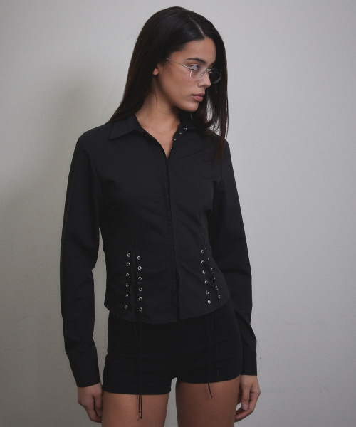 VOONT(ブント)の「Belle Corset Slim Shirt (BLACK)(シャツ/ブラウス・レディース・ブラック・SMALL/MEDIUM)」の2枚目の写真