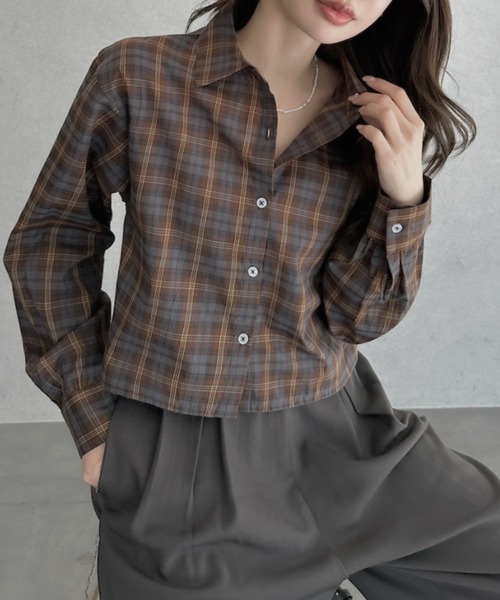 TREOVER(トレオーバー)の「抜け感たっぷりなショート丈チェックシャツ(シャツ/ブラウス・レディース・オフホワイト/ピンク/ブラウン/ブルー・FREE)」の2枚目の写真
