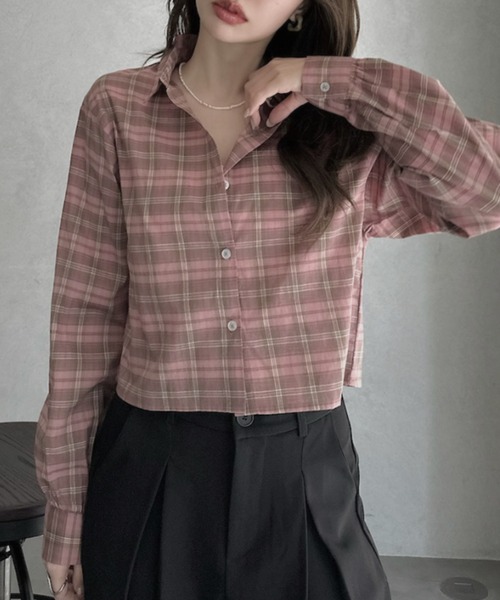 TREOVER(トレオーバー)の「抜け感たっぷりなショート丈チェックシャツ(シャツ/ブラウス・レディース・オフホワイト/ピンク/ブラウン/ブルー・FREE)」の4枚目の写真