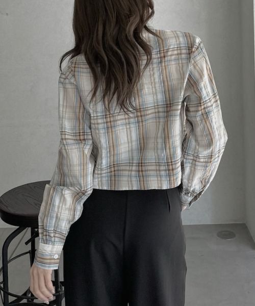 TREOVER(トレオーバー)の「抜け感たっぷりなショート丈チェックシャツ(シャツ/ブラウス・レディース・オフホワイト/ピンク/ブラウン/ブルー・FREE)」の7枚目の写真