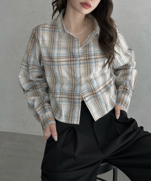 TREOVER(トレオーバー)の「抜け感たっぷりなショート丈チェックシャツ(シャツ/ブラウス・レディース・オフホワイト/ピンク/ブラウン/ブルー・FREE)」の5枚目の写真