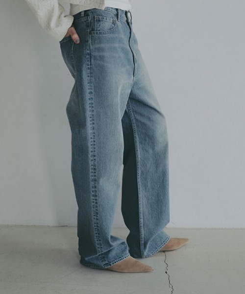 ETRE TOKYO(エトレトウキョウ)の「ハイライズストレートデニム(デニムパンツ・レディース・ブラック/ブルー・S/M)」の2枚目の写真