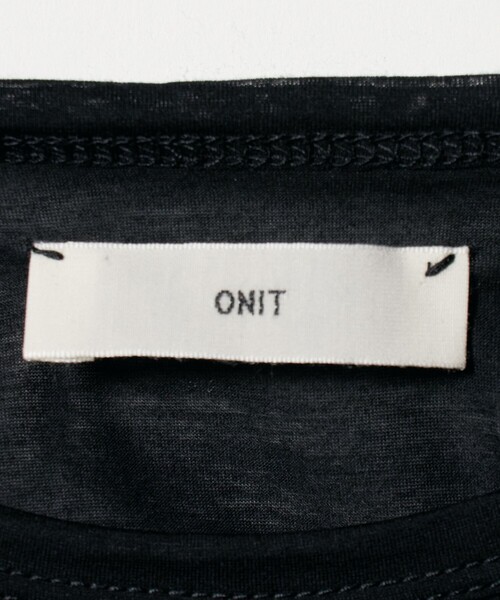 ONIT（オニット）の「＜ONIT＞シアー スリット クルーネック ショートスリーブ Tシャツ（Tシャツ/カットソー・レディース・ブラック・2）」の8枚目の写真