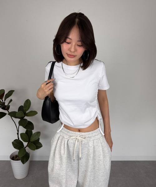 mellomela.(メロメラ)の「サイドライン クロップド Tシャツ(Tシャツ/カットソー・レディース・ブラック/ホワイト/グレー/ネイビー・FREE)」の13枚目の写真