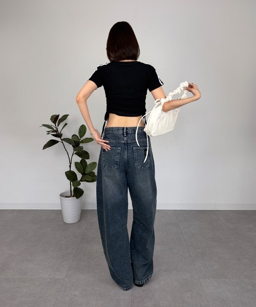 mellomela.(メロメラ)の「サイドライン クロップド Tシャツ(Tシャツ/カットソー・レディース・ブラック/ホワイト/グレー/ネイビー・FREE)」の9枚目の写真